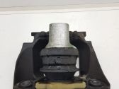 Engine mount bracket