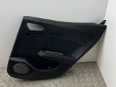 Moldura del tarjetero de la puerta trasera