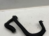 Tuyau de liquide de refroidissement moteur