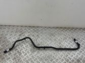 Tuyau de liquide de refroidissement moteur