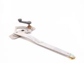 Front door manual window regulator