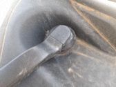 Tringlerie et moteur d'essuie-glace avant