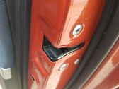 Cerradura de puerta delantera