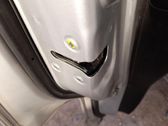 Cerradura de puerta delantera