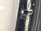 Cerradura de puerta delantera