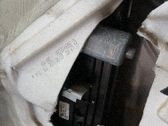 Regulador manual de la ventanilla trasera