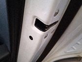 Serrure de porte arrière