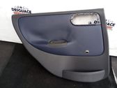 Moldura del tarjetero de la puerta trasera