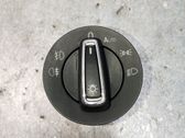 Interrupteur d'éclairage de la cabine dans le panneau