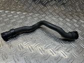 Tuyau de liquide de refroidissement moteur