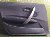 Revestimiento de puerta delantera