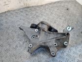 Engine mounting bracket