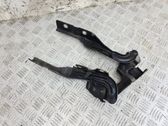 Engine bonnet/hood hinges