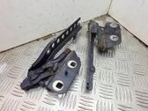 Engine bonnet/hood hinges