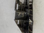 Front bumper mounting bracket