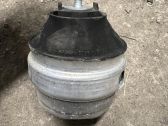 Engine mount bracket