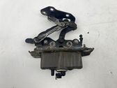 Engine bonnet/hood hinges