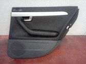 Moldura del tarjetero de la puerta trasera