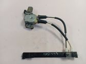 Rear window lifting mechanism without motor