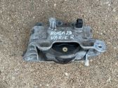 Engine mount bracket