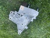 Engine mounting bracket
