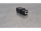 12 V lizdas (priekyje)