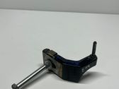 Bisagra inferior puerta delantera