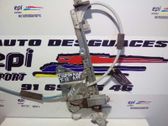 Rear window lifting mechanism without motor