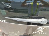 Rear wiper blade arm