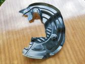 Front brake disc dust cover plate