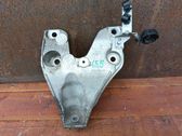 Engine mounting bracket