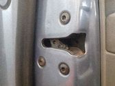 Cerradura de puerta delantera