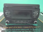 Radio / CD/DVD atskaņotājs / navigācija