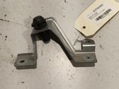 Fender mounting bracket