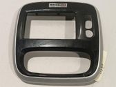 Moldura de la unidad delantera de radio/GPS