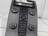 Radio/CD/DVD/GPS head unit