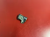 Fender mounting bracket