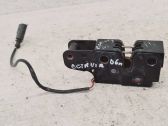 Engine bonnet/hood lock/catch