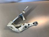 Engine bonnet/hood hinges