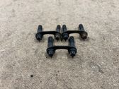 Mutterit/pultit