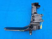 Rear bumper mounting bracket
