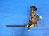 Rear bumper mounting bracket