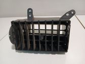 Grille d'aération centrale