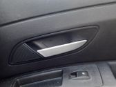Poignée inférieure de porte avant
