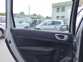 Rear door manual window regulator