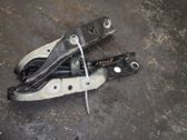 Engine bonnet/hood hinges