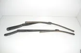 Windshield/front glass wiper blade