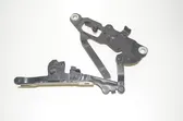 Engine bonnet/hood hinges