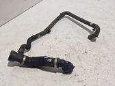 Tuyau de liquide de refroidissement moteur