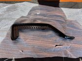 Moldura embellecedora de la barra del amortiguador trasero